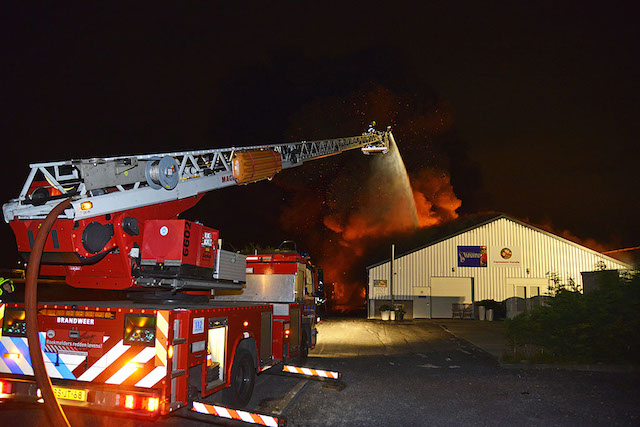 2017/156/20170802-04u33 GB 014 Zeer grote brand Schipholweg.jpg